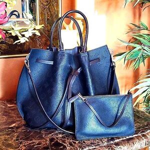 Louis Vuitton GIROLATA MAHINA NOIR Bag, Excellent Condition!NWT. Microchipped!